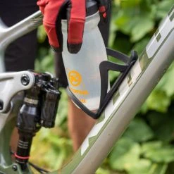Blackburn Sidetrack Water Bottle Cage - Right ACCESSORIES 7 Blackburn Sidetrack Water Bottle Cage - Right ACCESSORIES