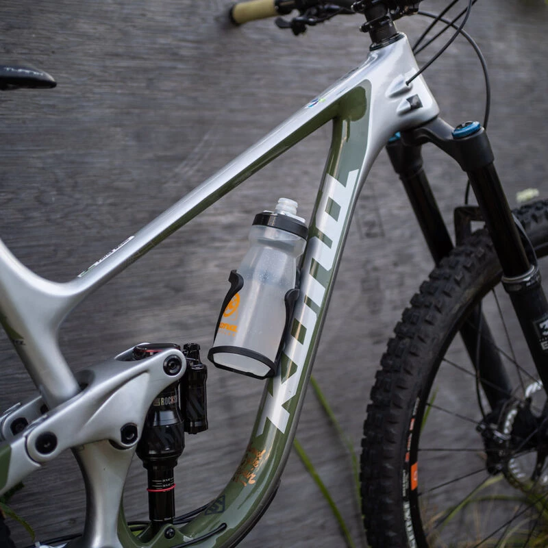 Blackburn Sidetrack Water Bottle Cage - Right ACCESSORIES 3 Blackburn Sidetrack Water Bottle Cage - Right ACCESSORIES